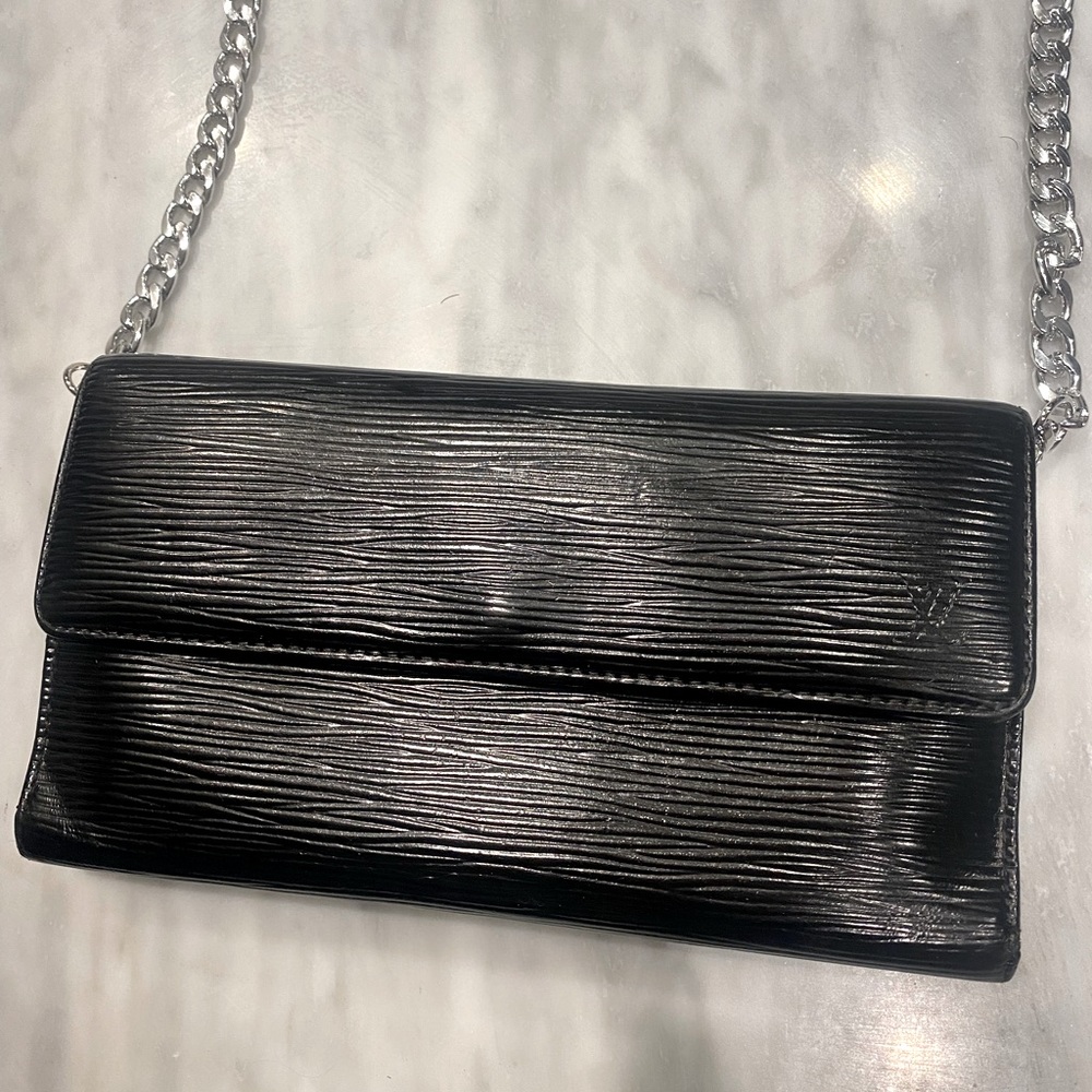 SOLD ✨Auth✨ Louis Vuitton Epi Wallet
